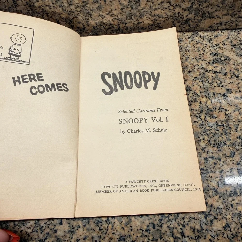 Vintage 1970 Here Comes Snoopy Charles M. Schulz Fawcett Paperback Peanuts Book
